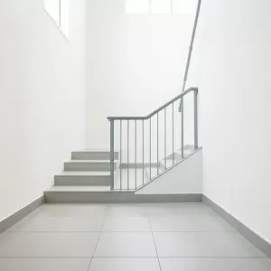 Ile czasu zajmuje sprzątanie klatki schodowej w bloku